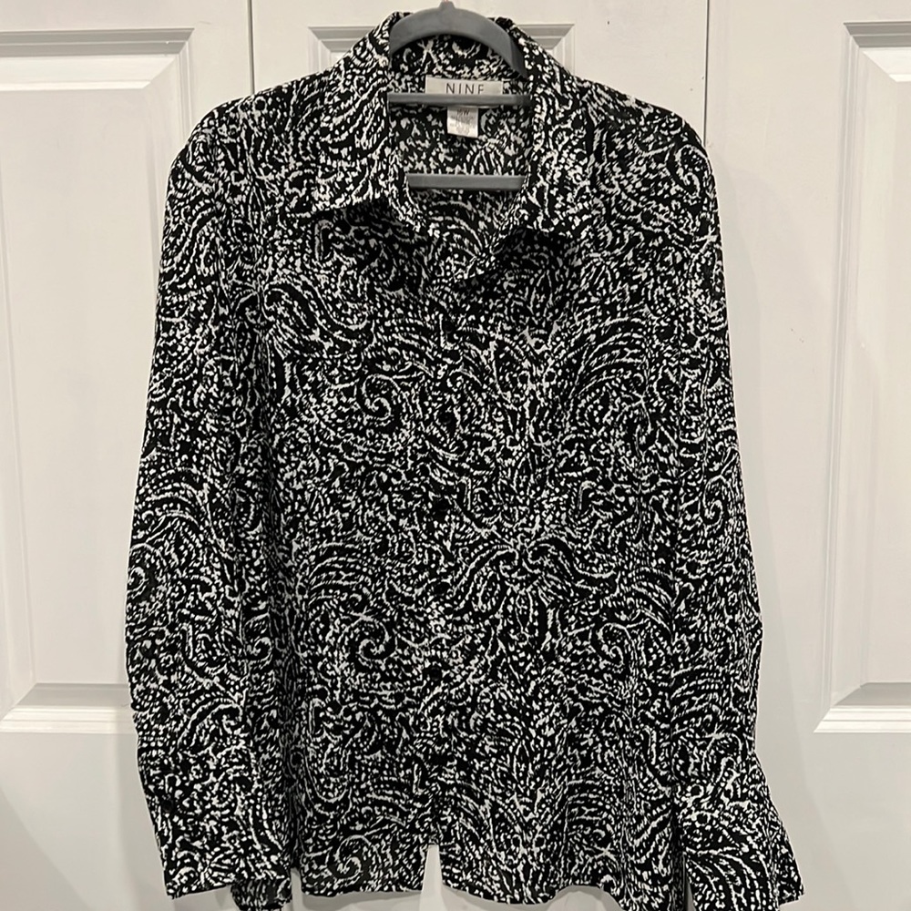 LIKE NEW!  Nine West button down dress blouse.  Size 16 w